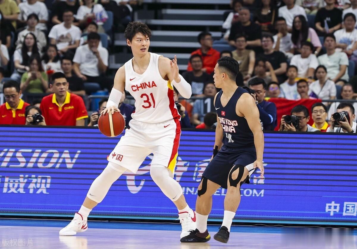 球迷喊王哲林“MVP，与当年喊“换苏伟”的口号有何差别？

真的是想要看到中国男