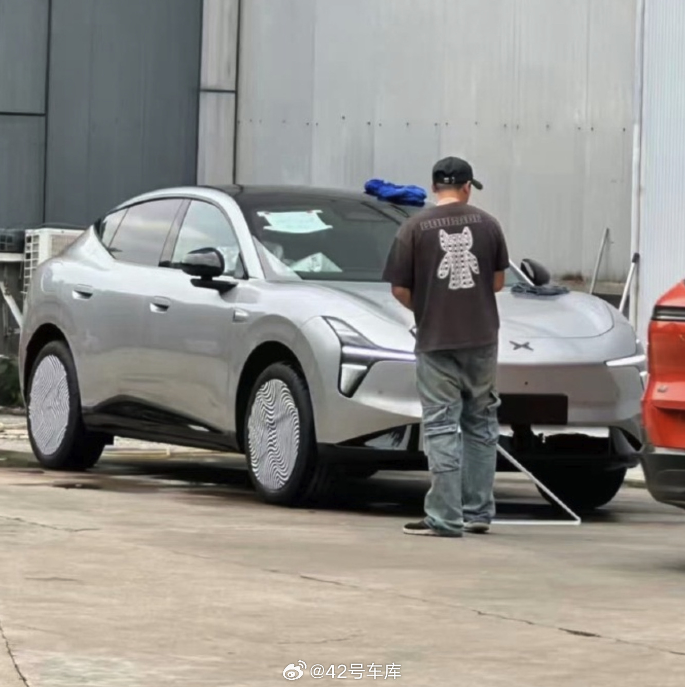 小鹏 Mona SUV 曝光了，半隐藏门把手，前脸挺有运动感好看吗？42how小