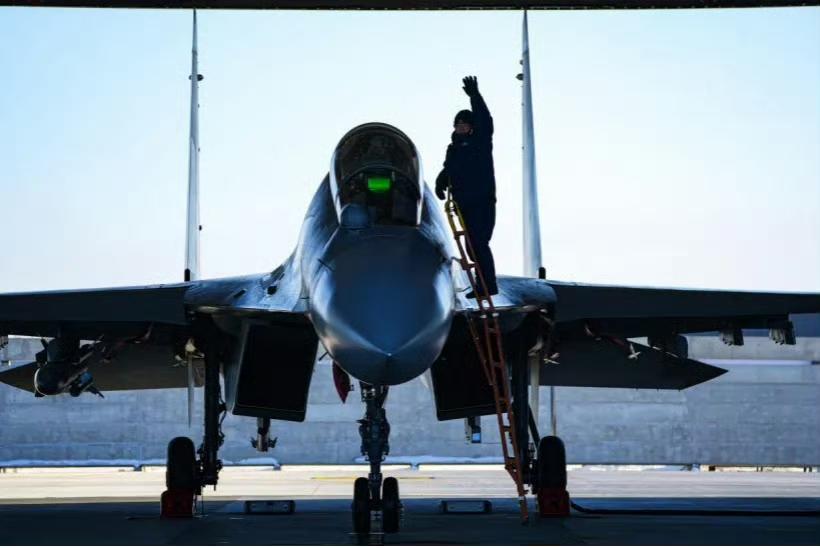 歼-16挂载鹰击-91反辐射导弹