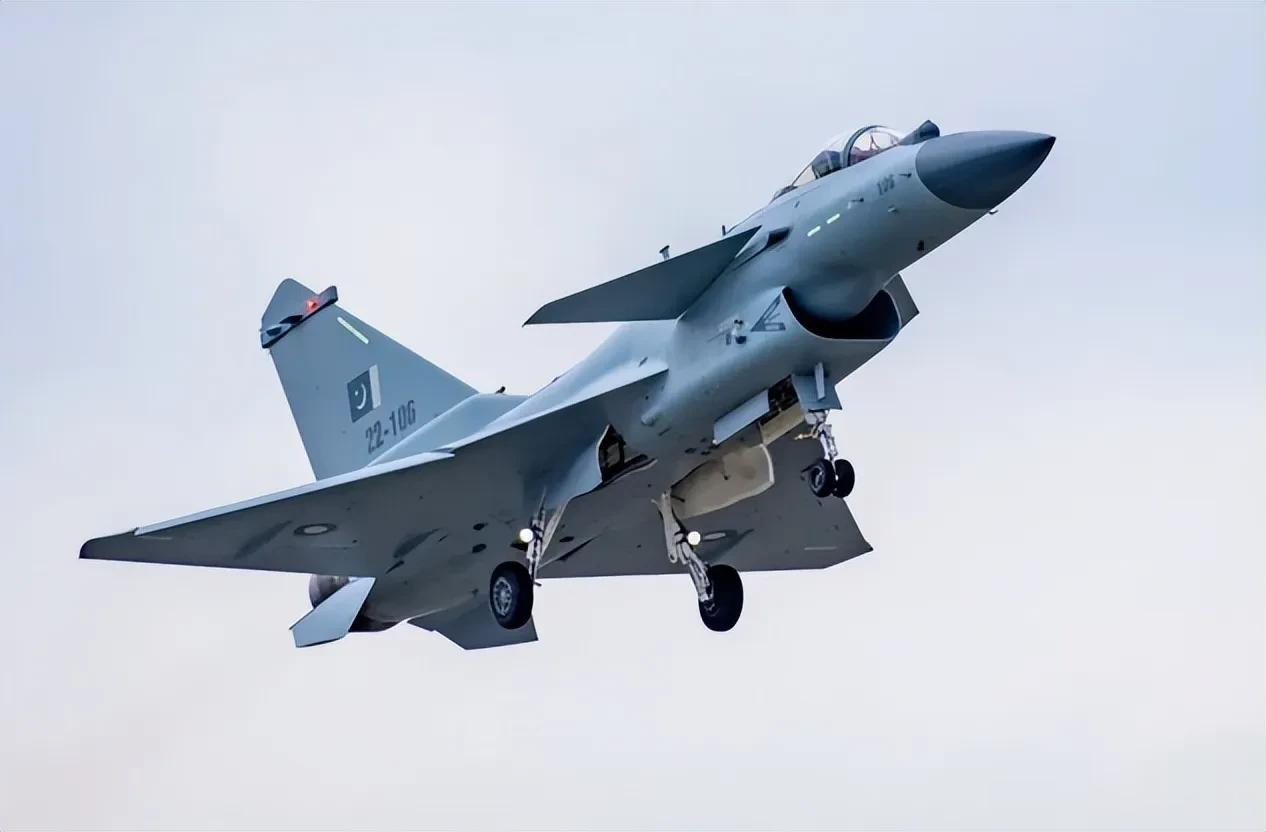 美媒：埃及正和中国谈判，将采购48架歼-10C战机。
近日，据美国媒体报道，埃及