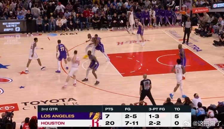 第三节又给我打回解放前  杜兰特的一记暴扣反超比分，随后申京再喂饼杜兰特后仰，下