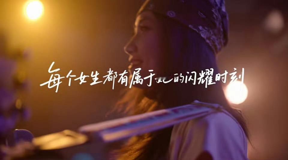每个属于你的瞬间，都自带光芒，值得珍藏。8月21日19:30，荣耀闪耀美学风尚官