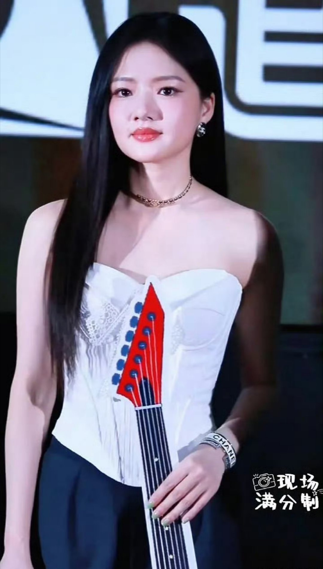 任敏昨天活动被粉丝说有点太胖，今天就发健身照回应在努力啦～ 