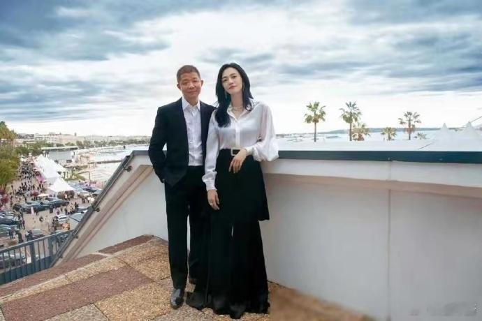 姚晨携丈夫赴戛纳，难得简洁有了国际范，丈夫似保镖太不般配 ​​​