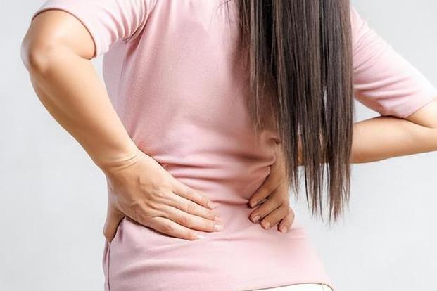 我男朋友在前两天我们出去露营、没条件洗澡的时候，非拉着我同房，这两天我一直频繁跑