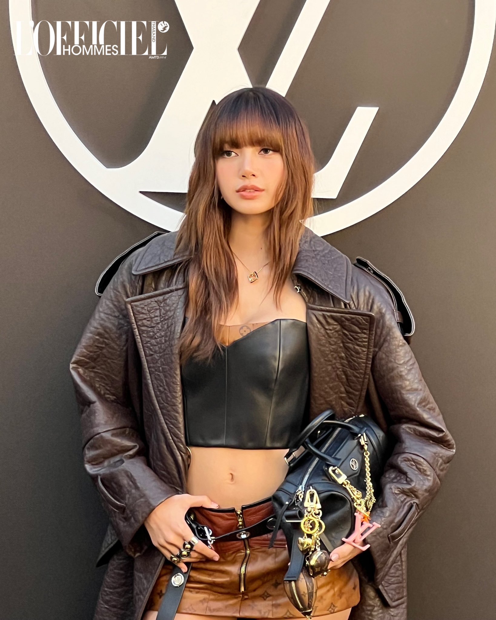 果然大场面还得看家夏啊，小脸大五官紧致的脸庞完美的身材👏👏#lisa 路易威