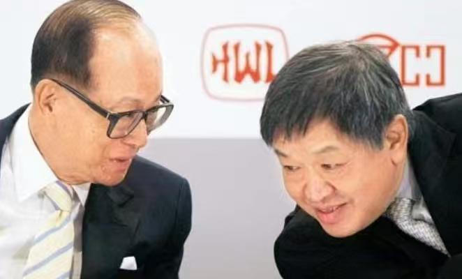 八年过渡落幕！李嘉诚这次真的退了，儿子正式接盘万亿商业帝国。很多人以为，2018