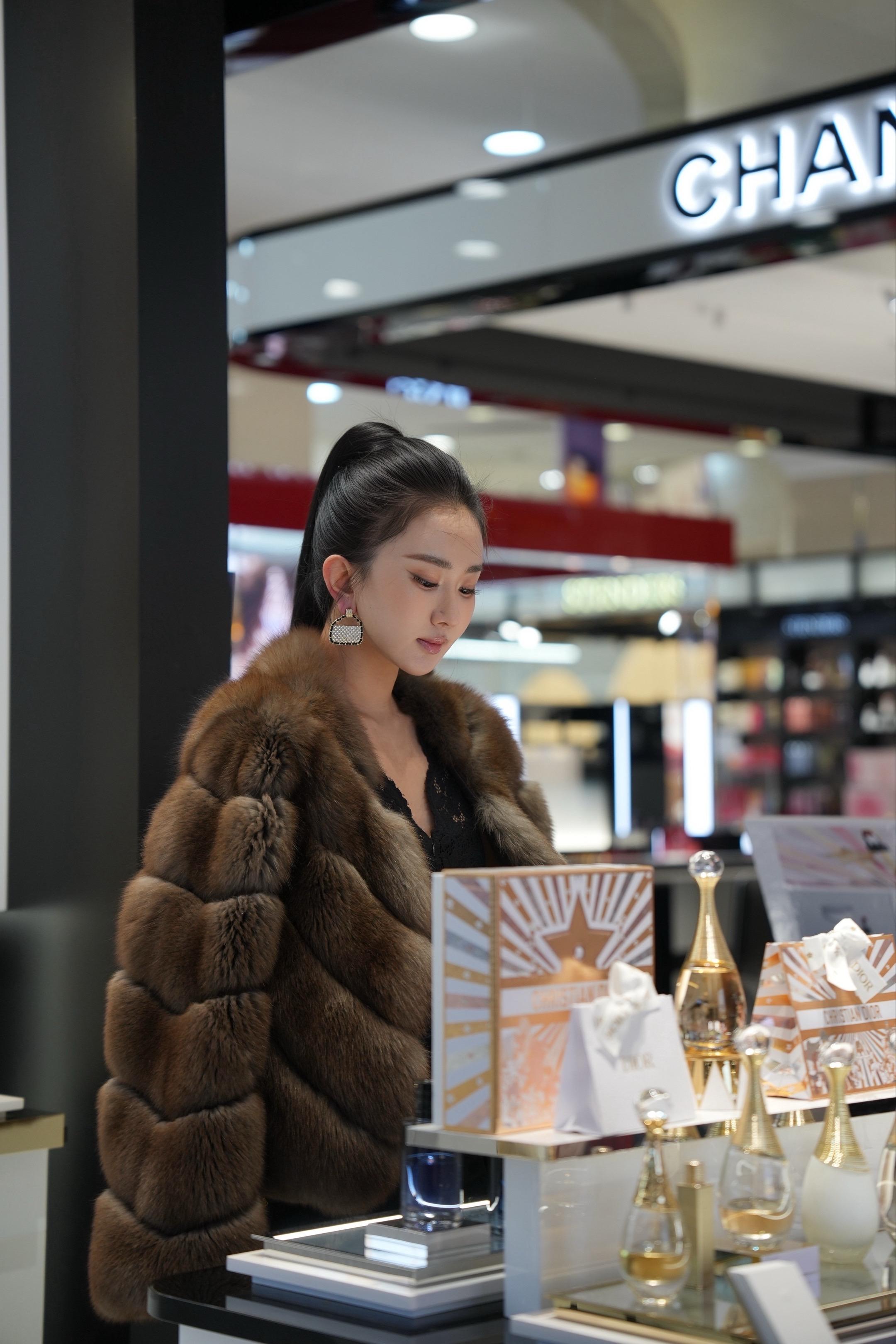 我不放弃爱的勇气 也不怀疑会有真心