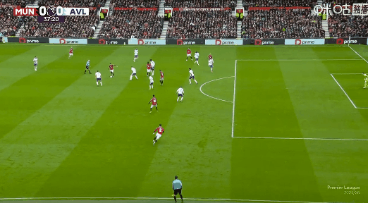曼联vs阿斯顿维拉曼联坐镇老特拉福德球场迎战联赛第四的阿斯顿维拉。上半场比赛，维