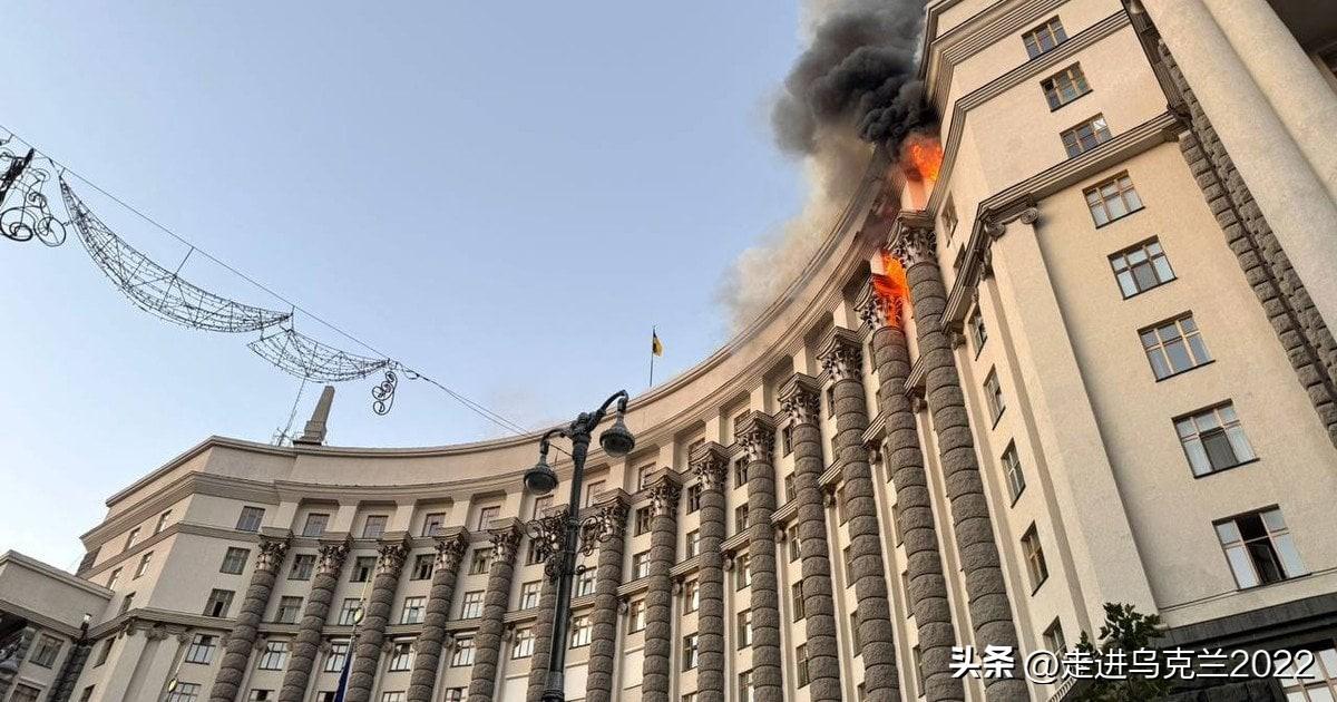 叶尔马克与美方讨论俄方对乌内阁大楼的袭击——已知信息


俄罗斯军队首次使用弹道