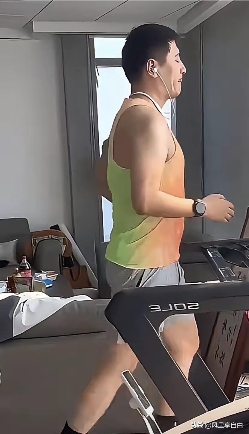 张雪峰为啥倒地后30多分钟才被发现，错过最佳抢救时机？有个被忽视的关键因素大家细