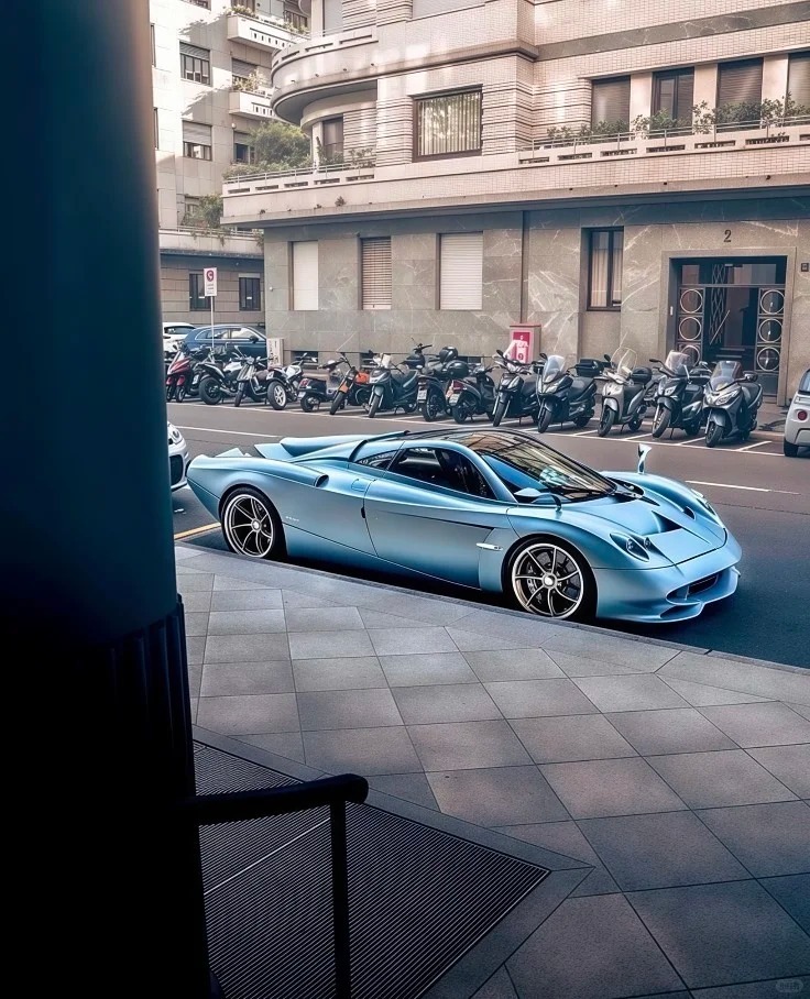 帕加尼 Huayra Codalunga，上高山，下陆地，都是艺术品般的存在绝美