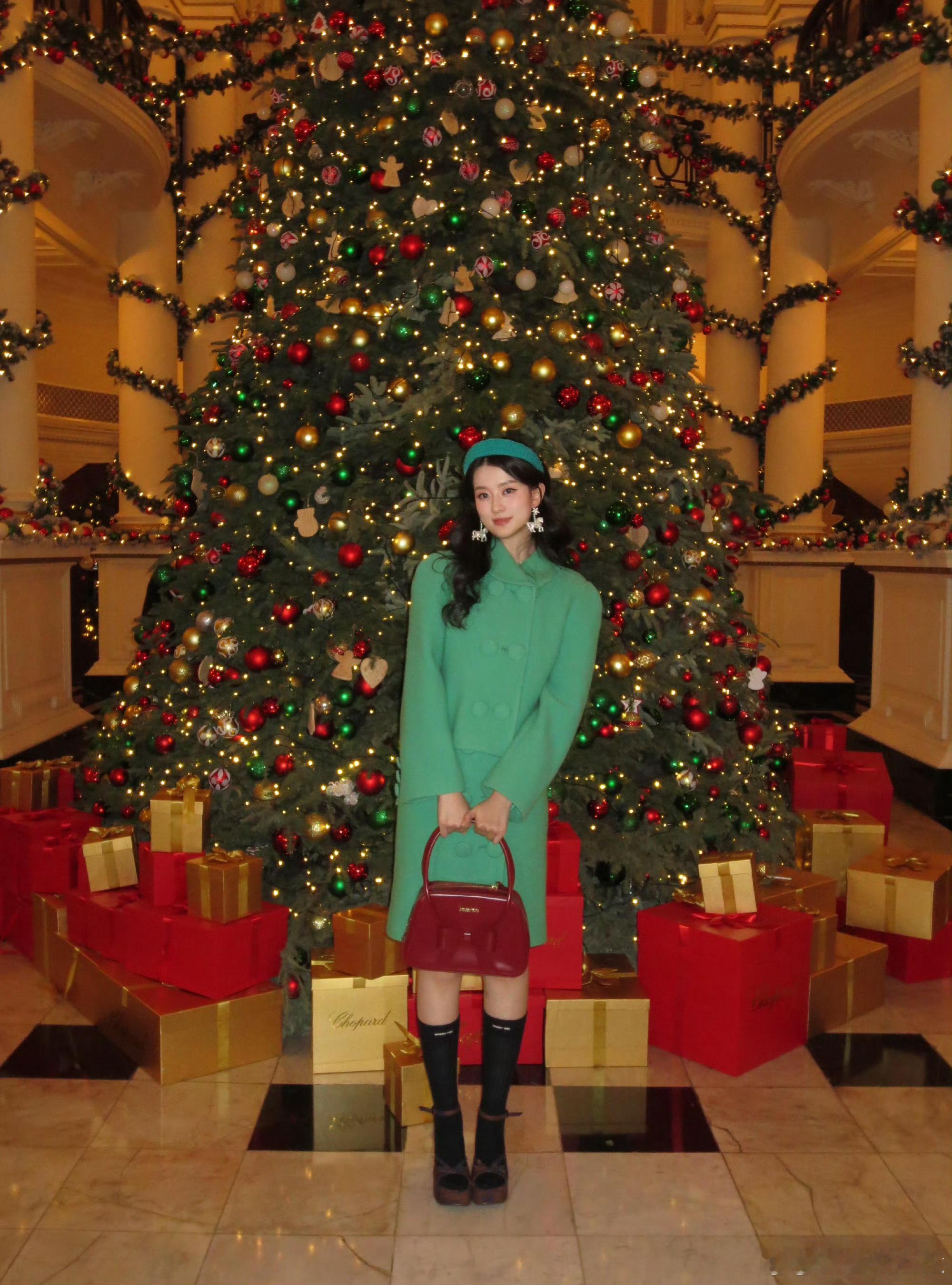 乔欣平安夜晒照好贵气呀 不过人家本来就是富二代 