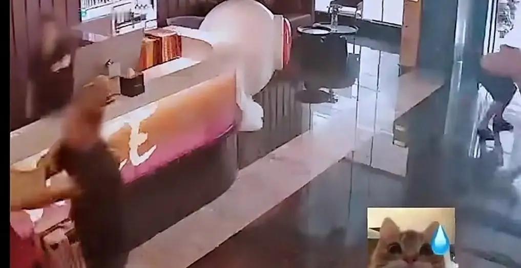 2025年10月6日中午，长沙坡子街一家臭豆腐店门口发生了一起猥亵案。一名50多