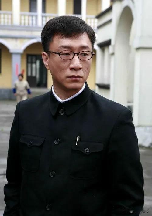 著名影视，话剧演员，孙红雷说：当年演《潜伏》那部戏纯属意外，因为接到《潜伏》剧组