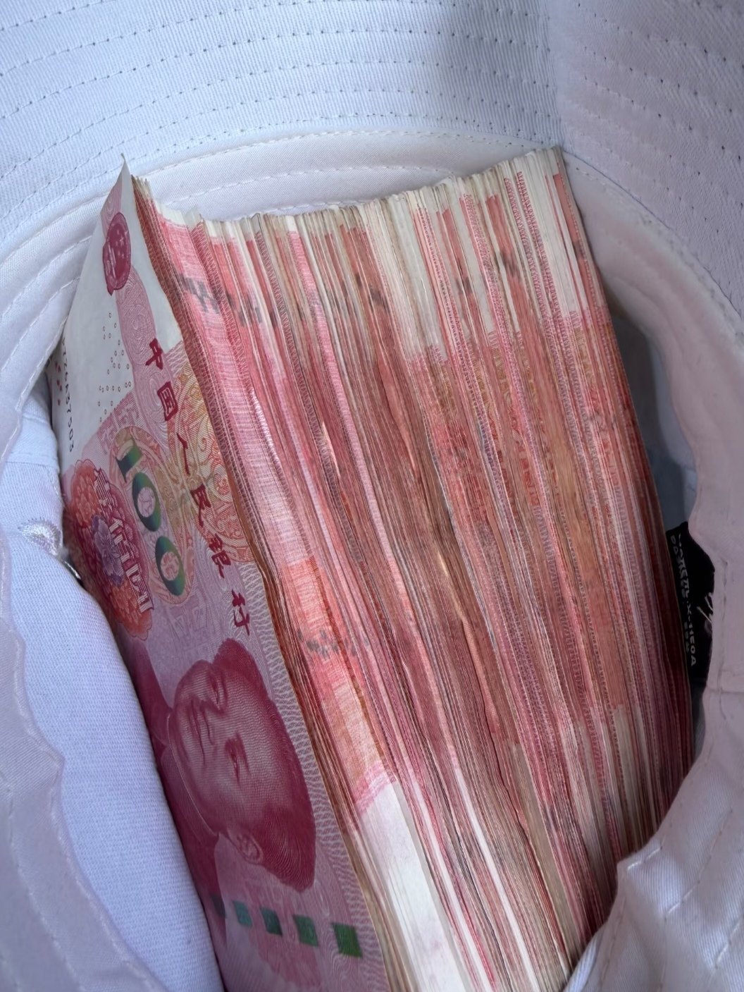 文案𝐆𝐨𝐨𝐝 𝐋𝐮𝐜𝐤 ⸜˗🀅🀅🀅⸝"人间疾苦有钱无阻""