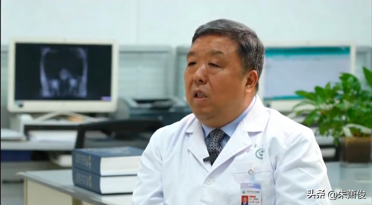 秦贵军，1964年生，主任医师、二级教授、医学博士、博导，郑州大学一附院内科医学