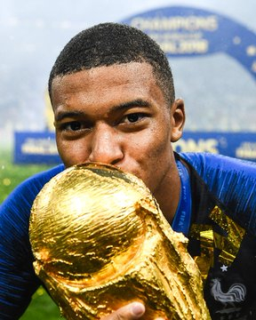 距离基利安·姆巴佩首次代表法国队出战已经过去了九年。他此后所取得的成就令人瞩目：