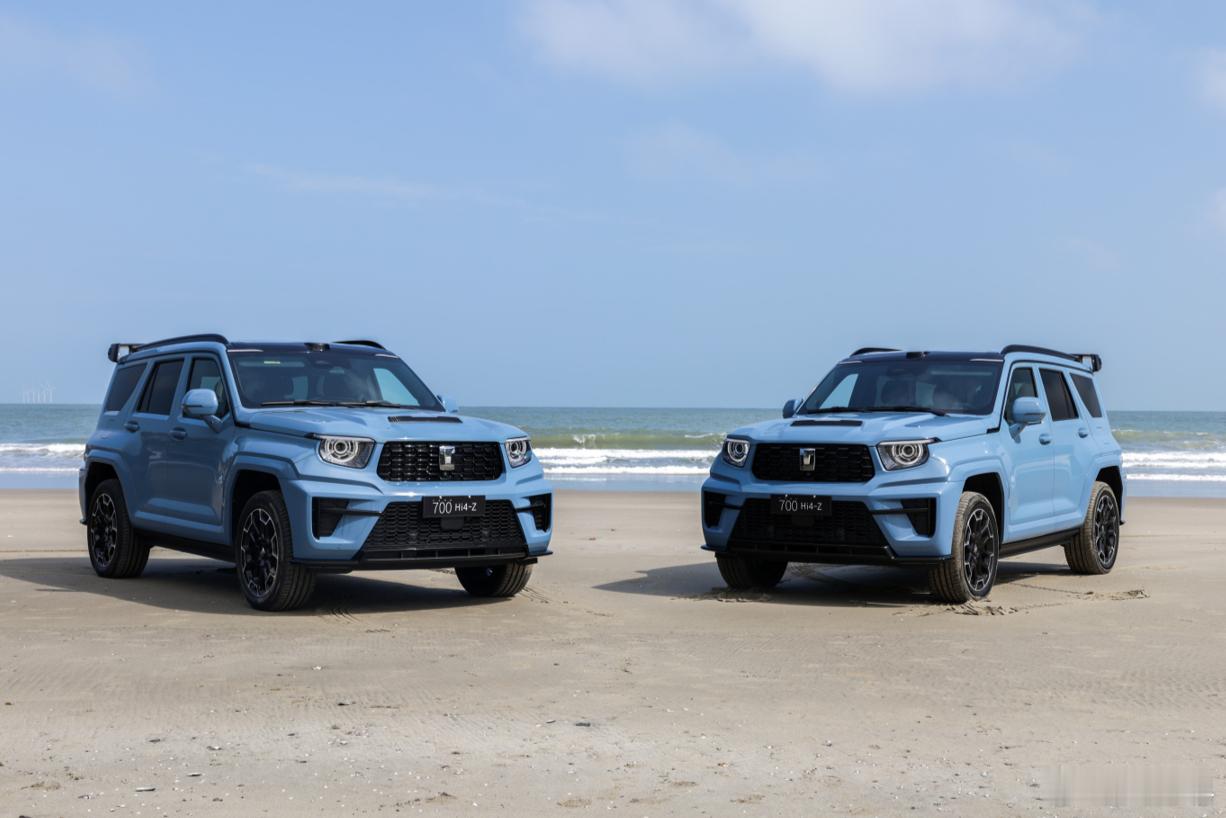 全新坦克700把东方麒麟美学刻进骨子里，机械旋转大灯+专属尾翼仪式感拉满，敦煌青