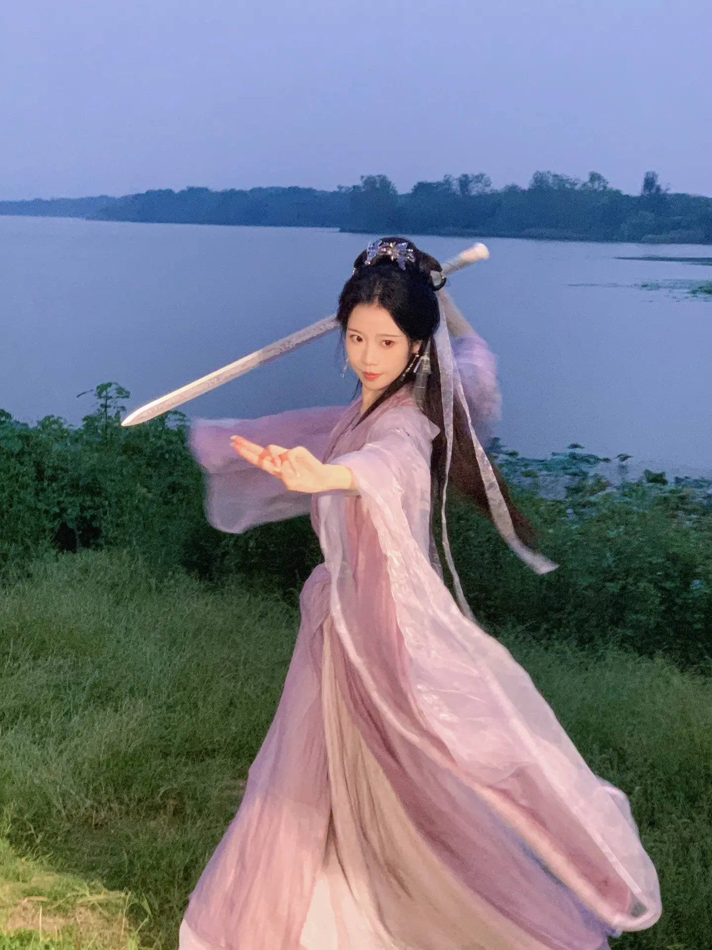 师姐，这招叫做一剑霜寒十四州。
