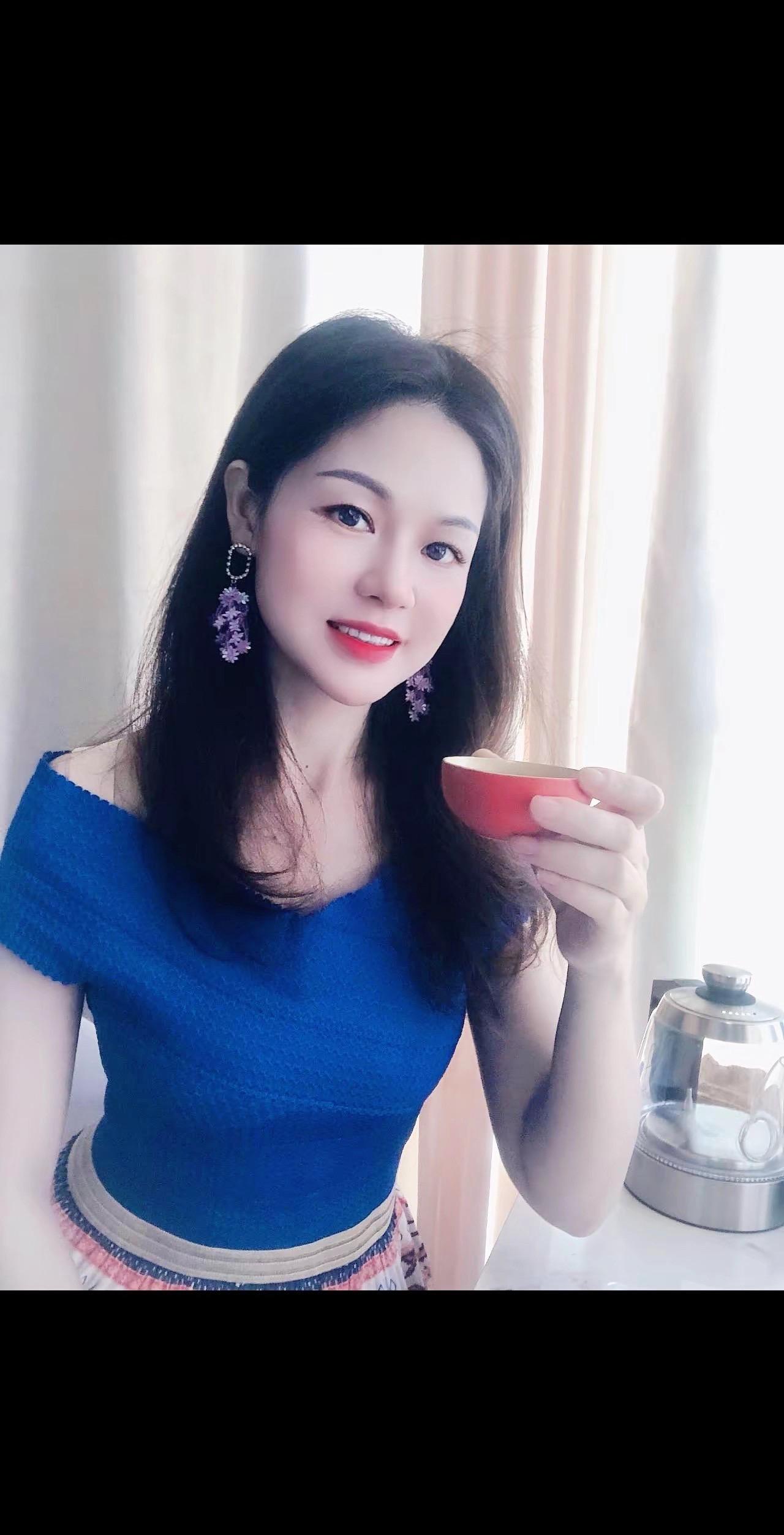 一茶一书好心情书养心茶养魂