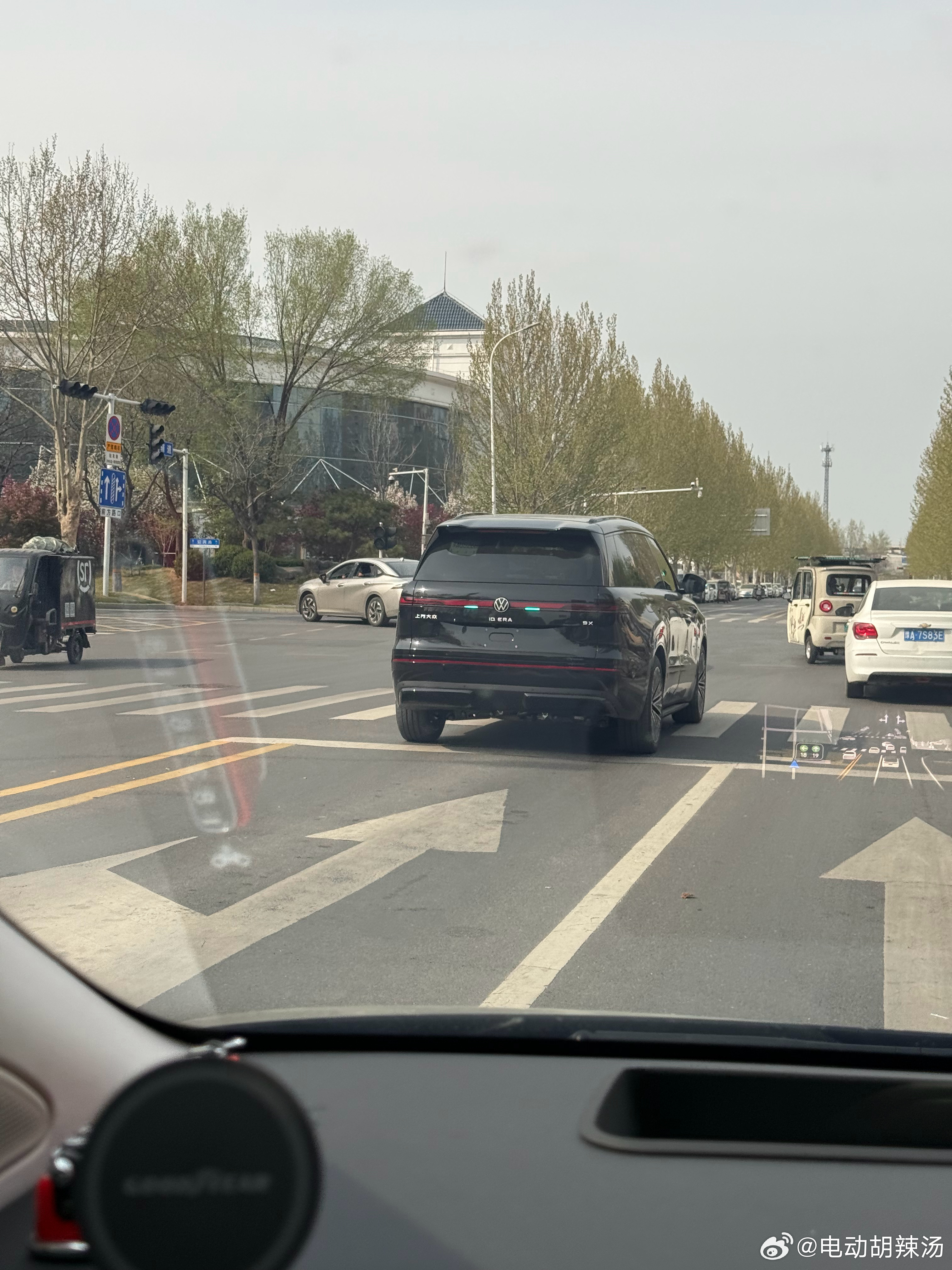 大众新车跑试驾也开始展示小蓝灯和辅助驾驶了…辅助驾驶蓝灯开创者-理想汽车 ！ 