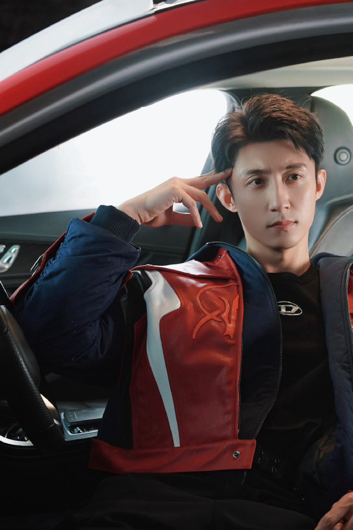 黄景瑜林臻东在现实相遇谁懂啊！黄景瑜和张臻东同框了，这不就是林臻东从电影里走出来