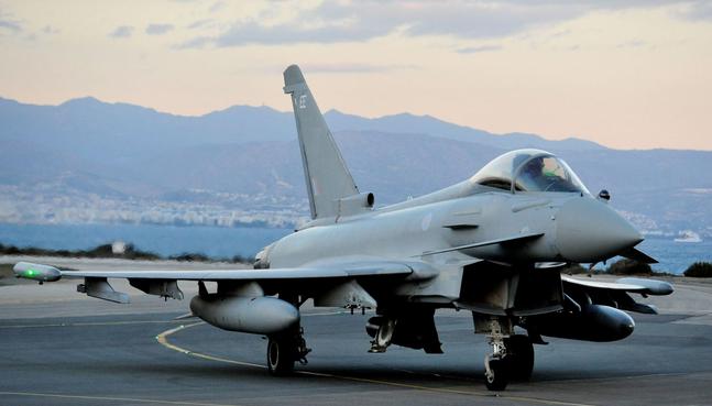 有意思的是，英国首相斯塔默强调，英国军方只会在中东进行防御性行动，但该基地有美国