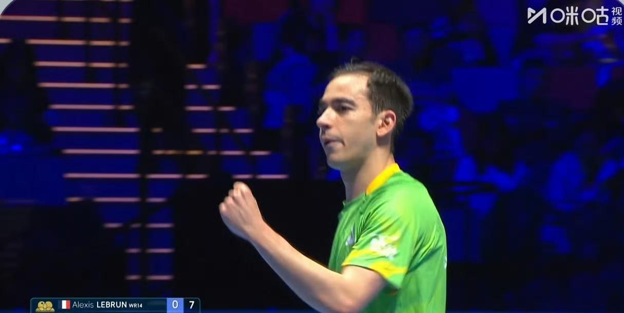 雨果🇧🇷拿下第一局[吃瓜群众]，
第一局雨果🇧🇷11-8先胜大勒布伦🇫