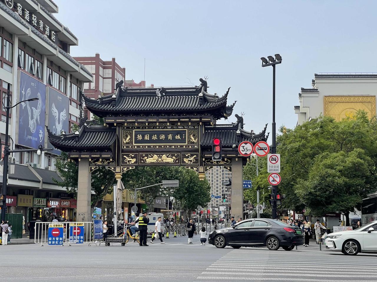 余生不长，好好待自己。
这不，看了好久的这款项链，今天终于下手了。最高兴的是，付