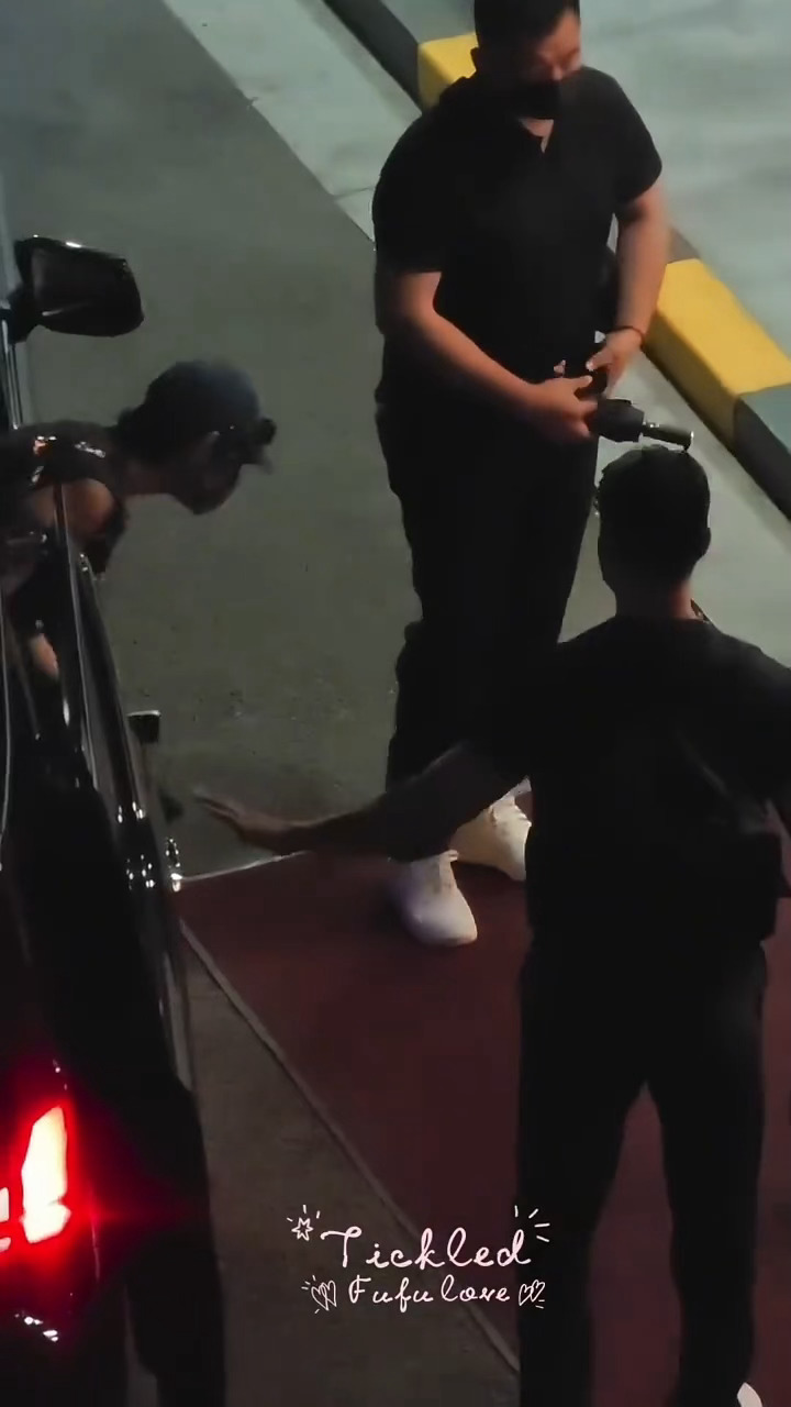 OMG 肖战这个手臂肌肉线条！！！！！！