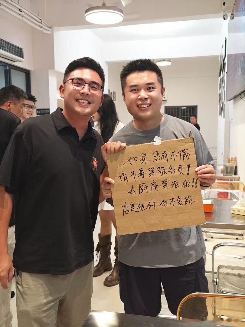 为了这顿烧鸡，中午1点就从北京出发，可算是赶上了，深圳吃烤鸡认准的大运烧鸡，今天