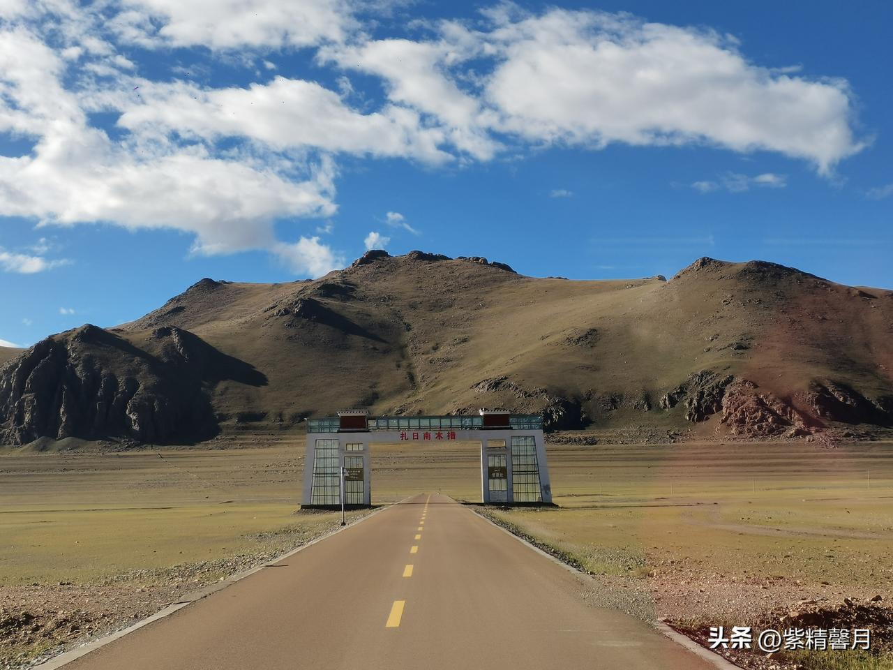 《自驾打卡西藏阿里草帽山》
 
当车轮驶入西藏阿里地区，那片“世界屋脊的屋脊”，