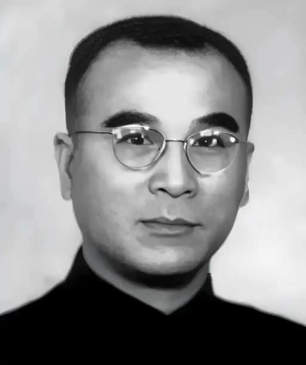 1949年，南京上万名政治犯即将被集体处决，一个国民党高官冒死拦下屠刀，30年后