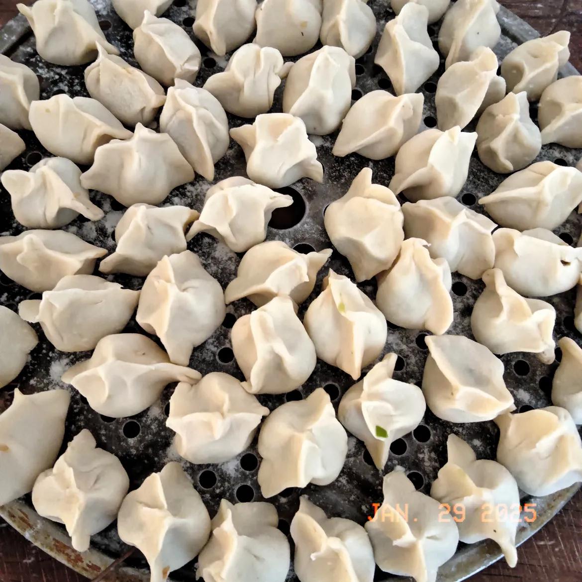 上联:开开心心庆团圆
下联:快快乐乐过大年