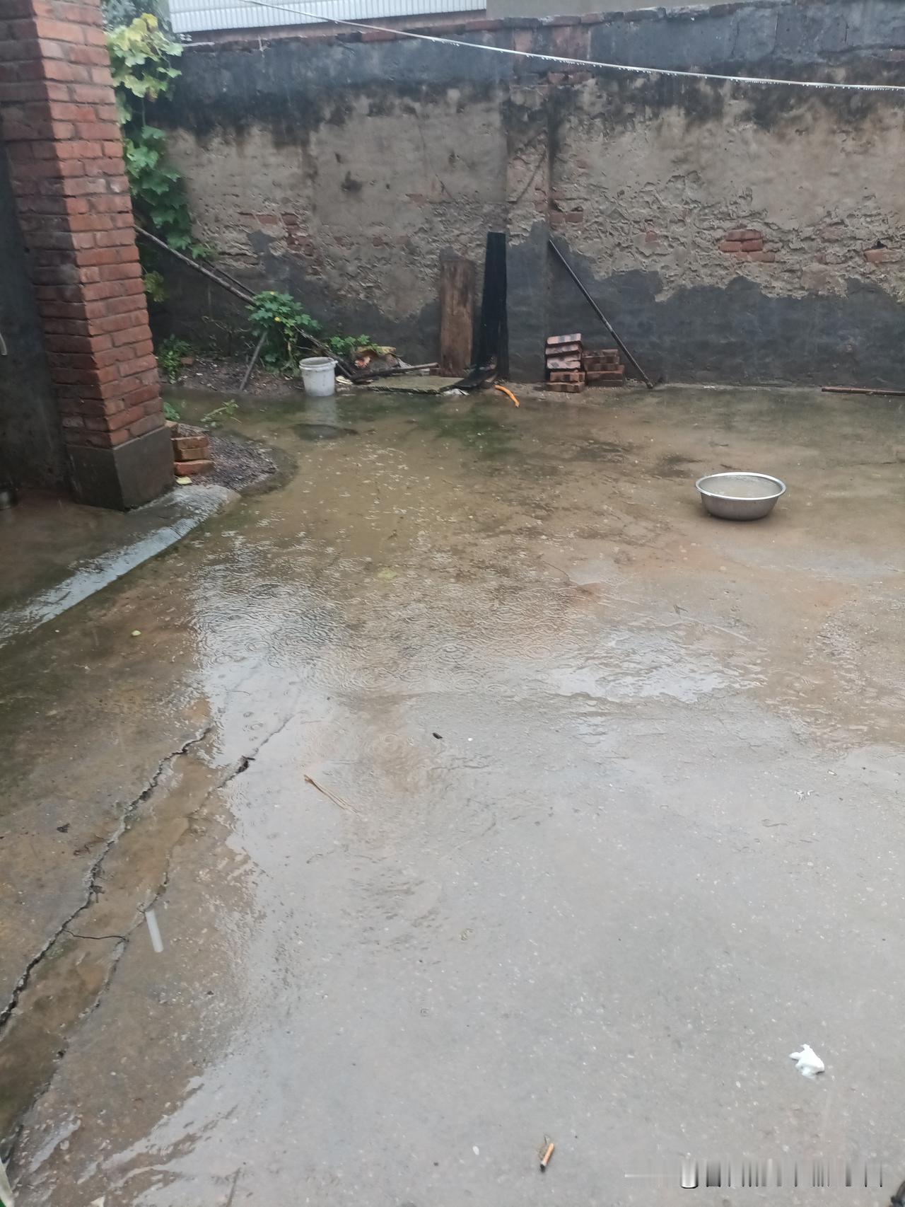 很平常的一天，见了一直很想见的朋友。结果我在餐桌上的那种烦躁不安，却让她担心我的