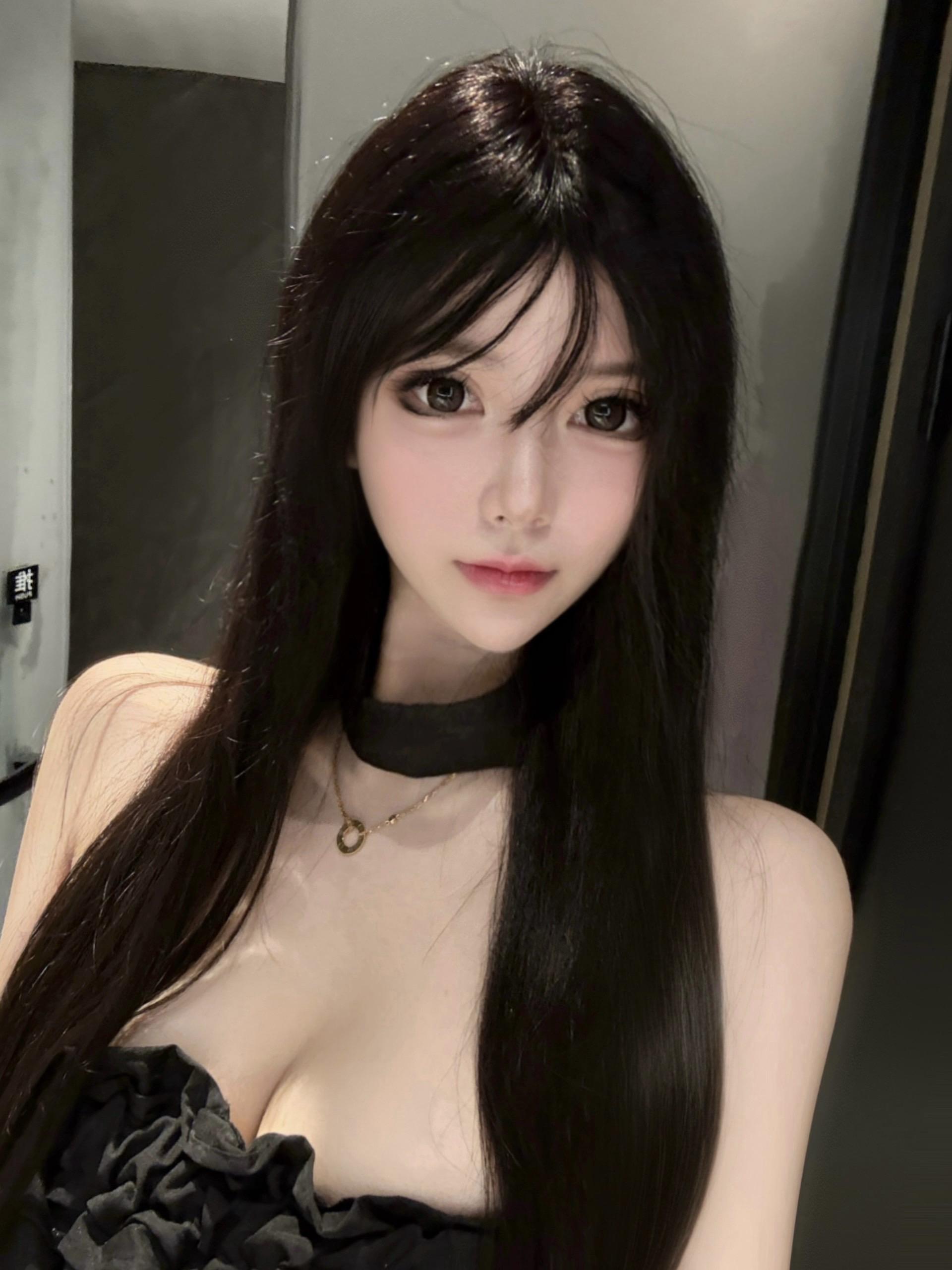 讨厌任何主动靠近我的人他们只看了我的几张照片和视频就蠢蠢欲动地找我尬聊...