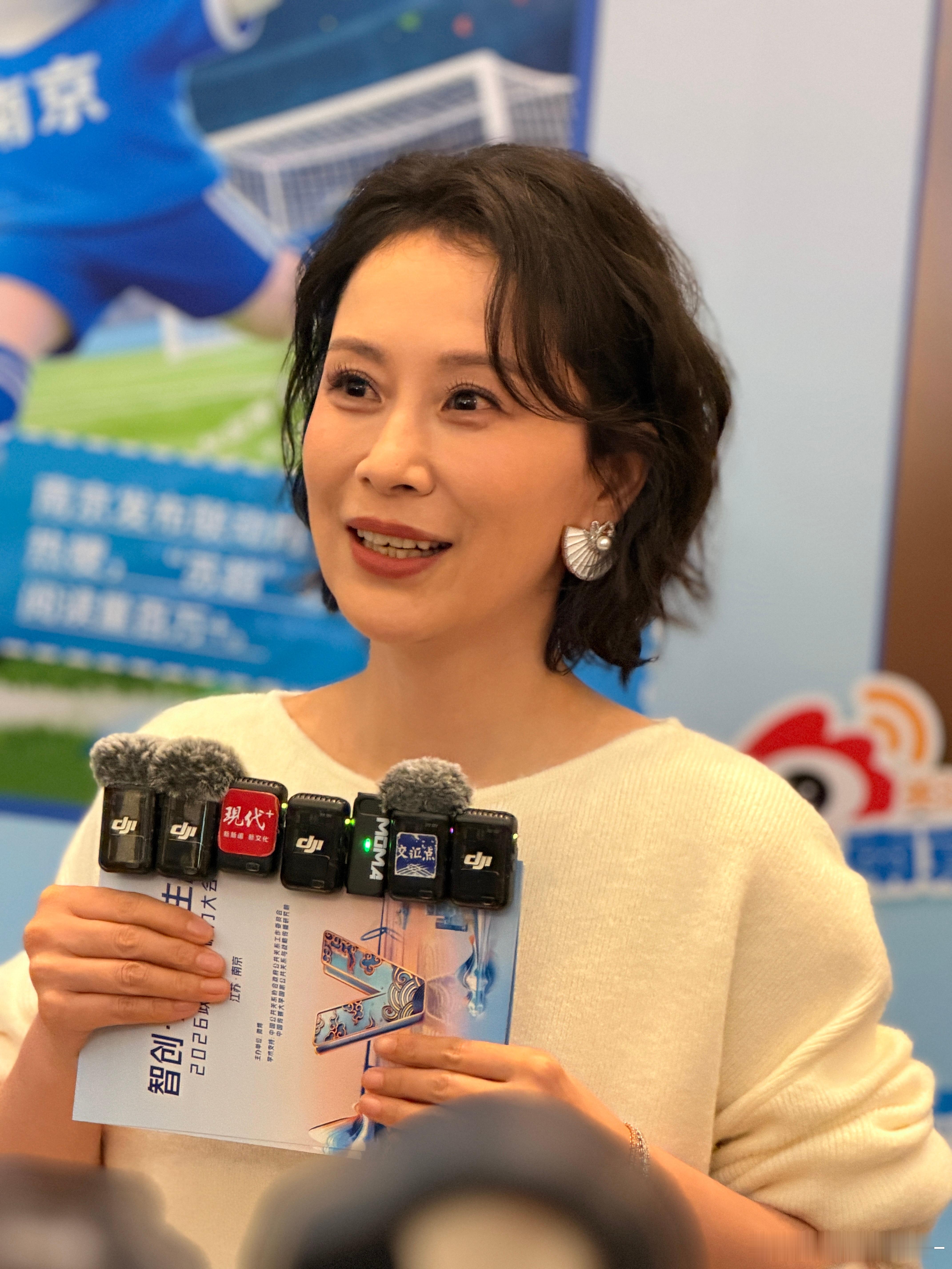 来南京加个V海清绝美女明星很抗打的用镜头顺手记录生活