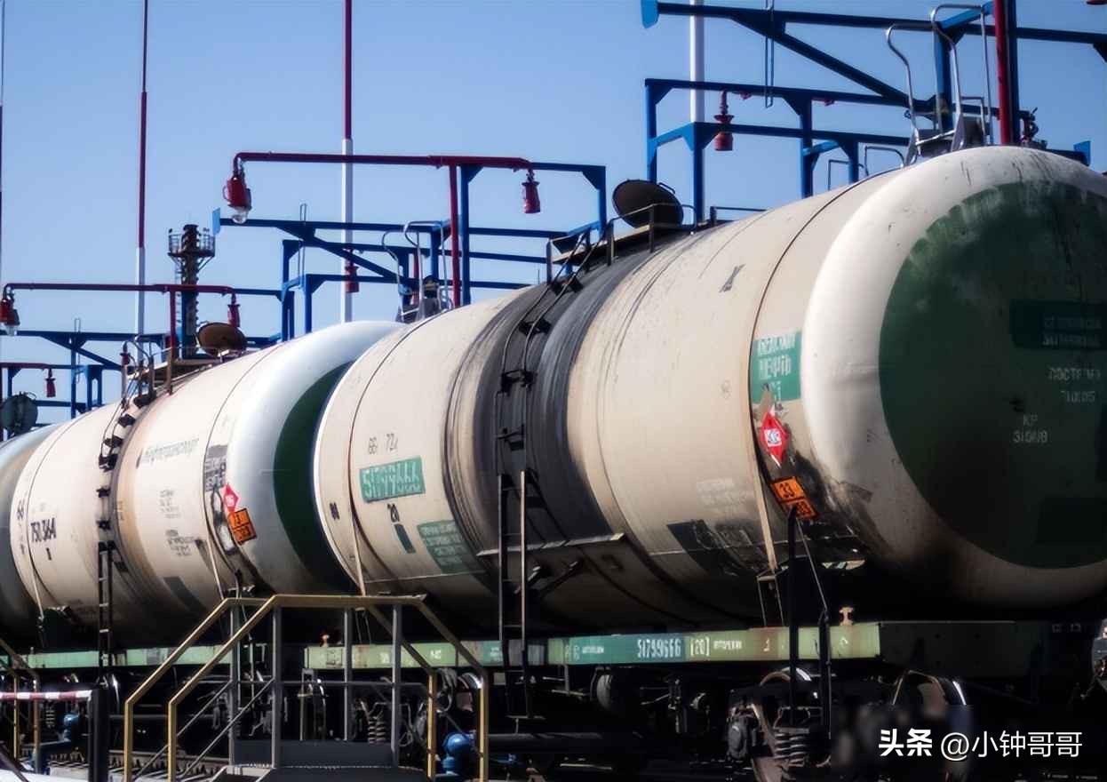 俄罗斯不卖油了！普京禁令一下，最惨的不是欧洲，而是两个邻国

俄罗斯从四月开始停