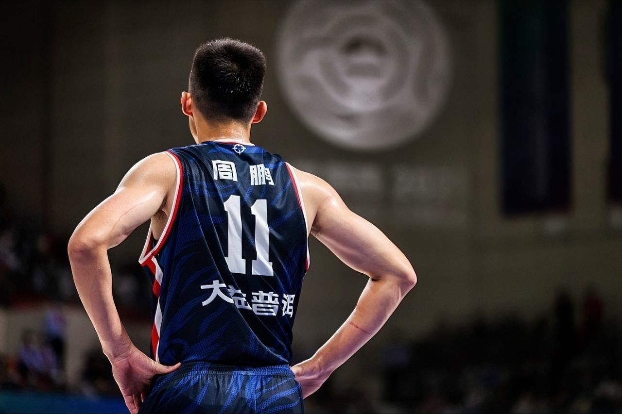 贺希宁：周队，8中5，效率挺高啊！还是这个框熟悉对吧？？？
周鹏：回到主场手感还