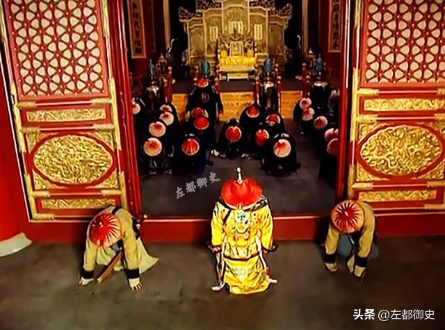 雍正英明一世，却对两位宠臣张廷玉、鄂尔泰的定位上出现了重大的失误。
比起鄂尔泰，