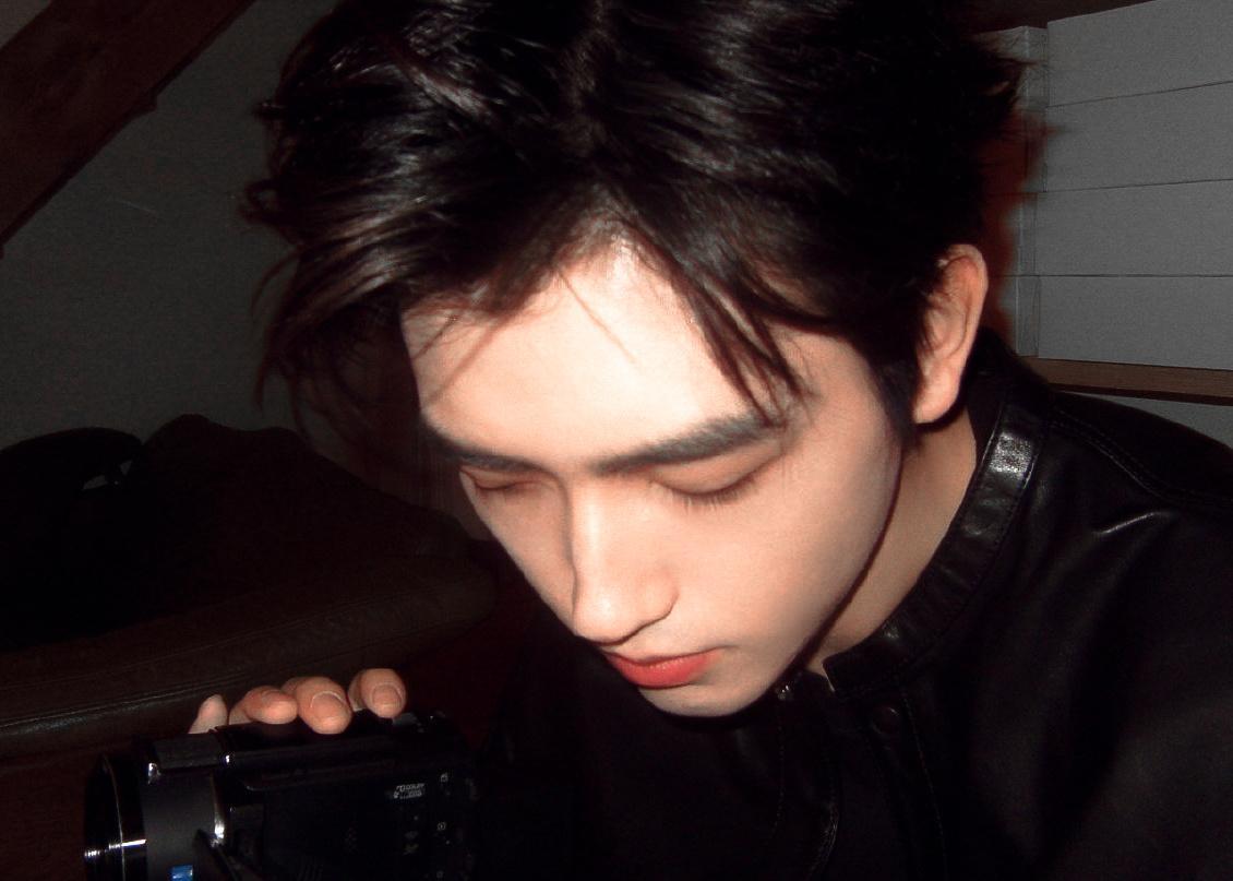 陈飞宇最新营业图好权威的侧颜偶像剧男主既视感陈飞宇什么时候才能原谅现偶