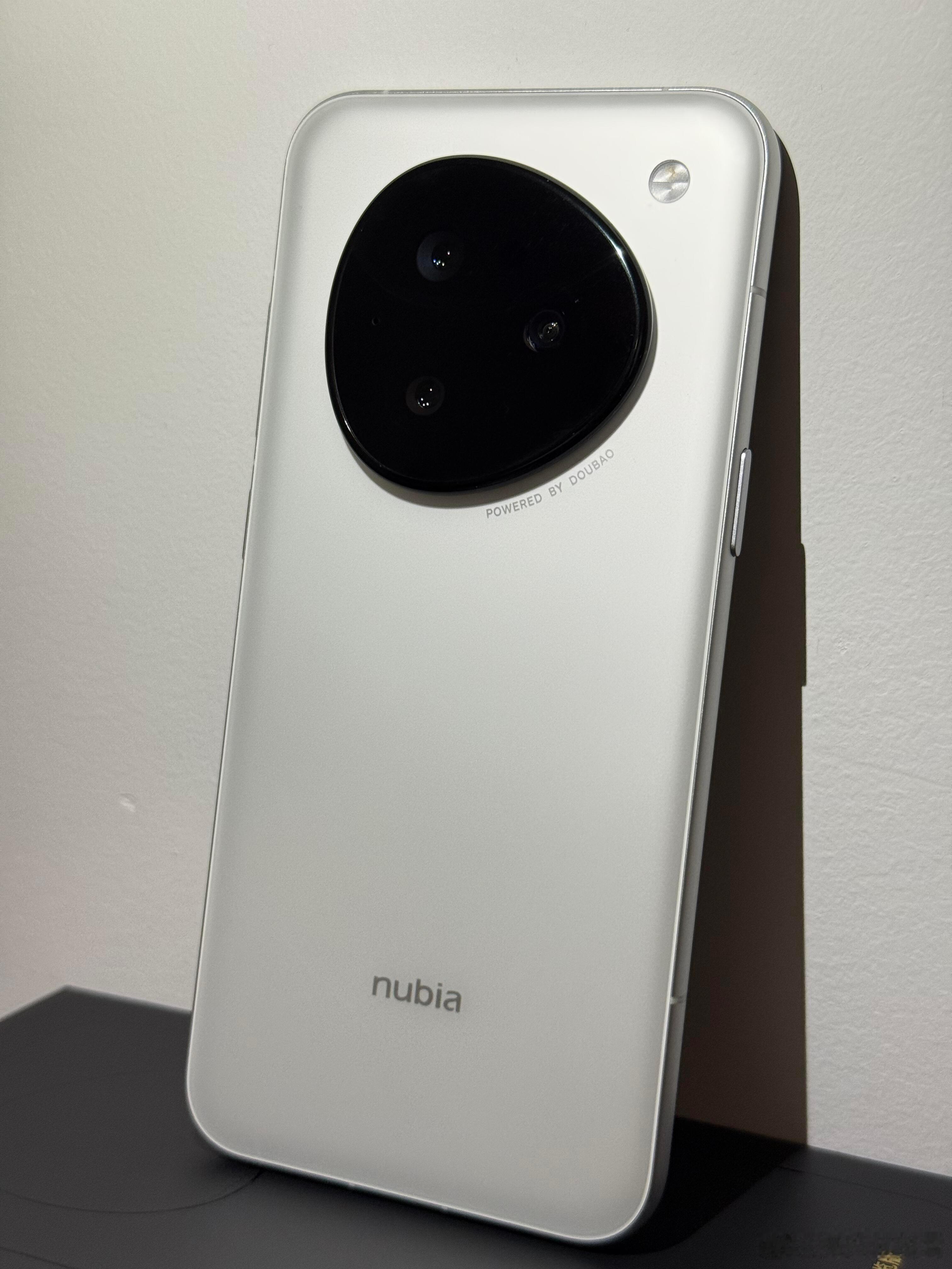 李想称努比亚豆包手机是现象级AI产品李想的2025年现象级AI产品盘点里面，努比