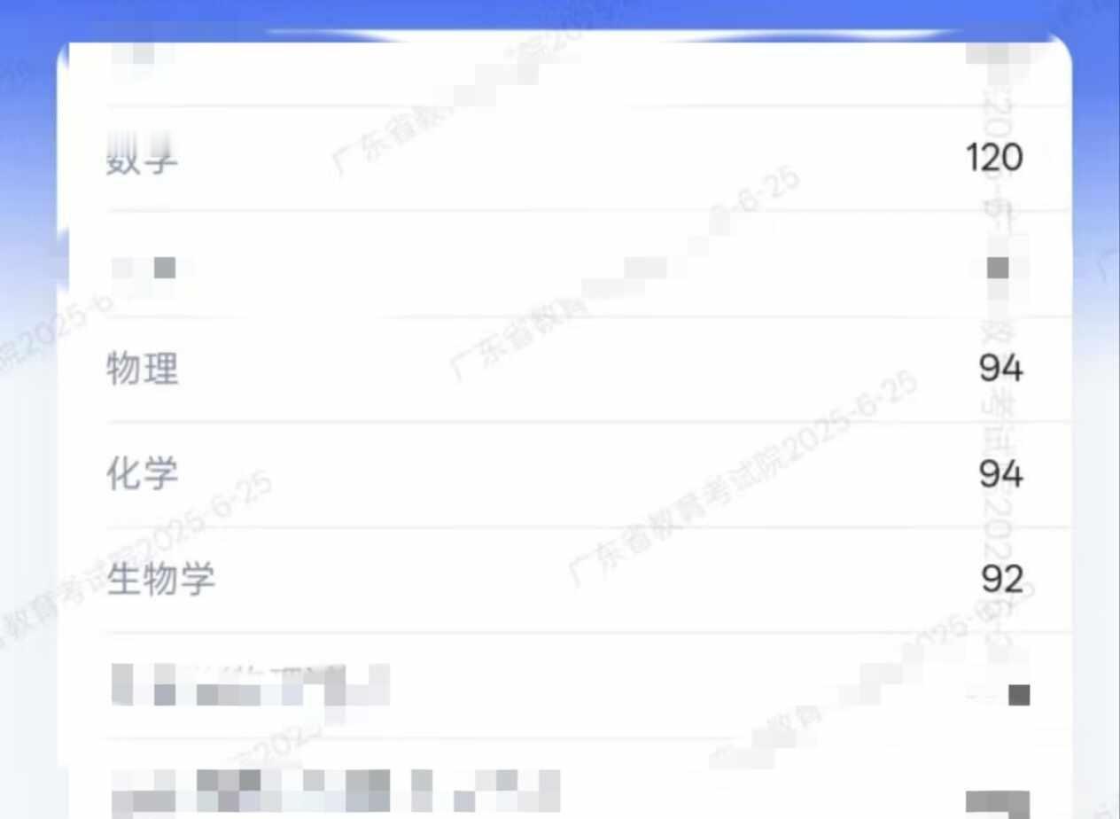 中大在读
刚给高三班主任现在带的高三学生录完高考加油视频，仿佛又置身于一年前紧张
