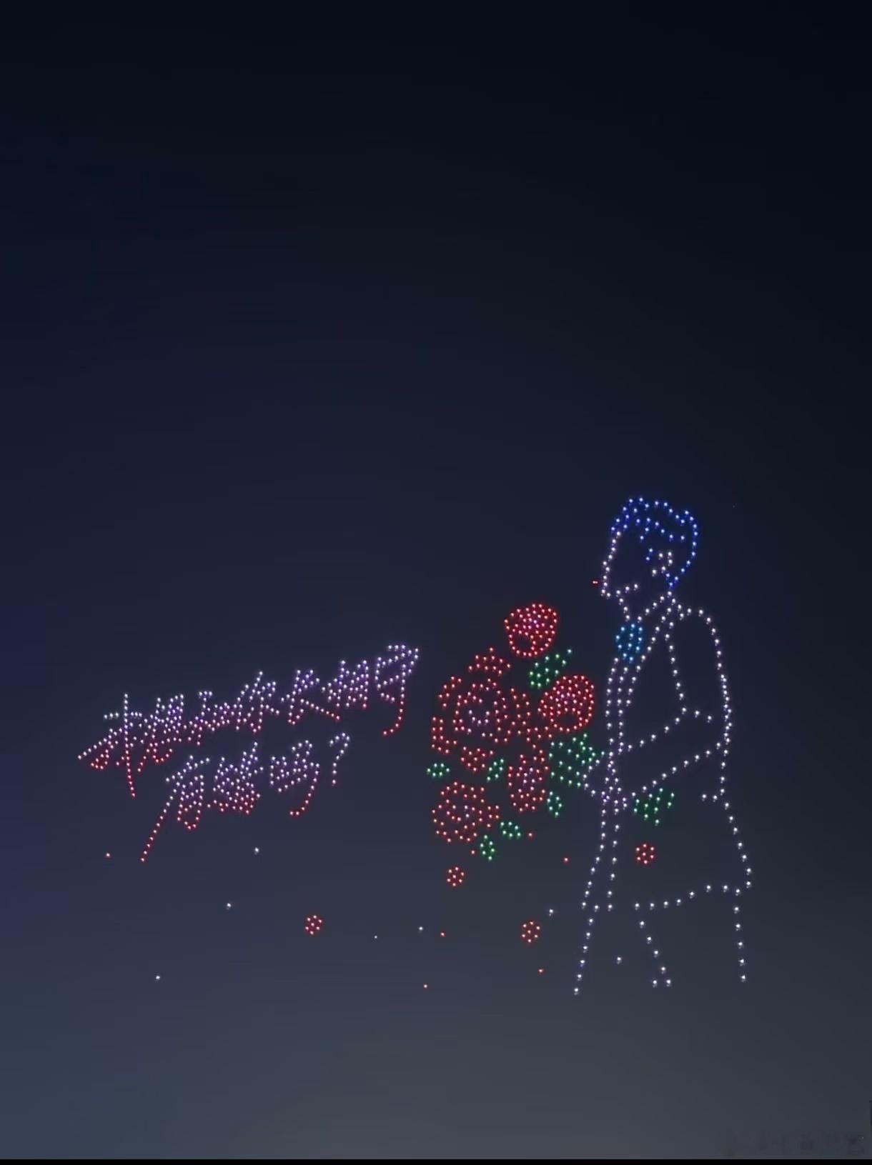 张晚意的粉丝太有钱了嘉善氧气音乐节千机闪耀，这场生日应援温柔又震撼，他用心塑造荧