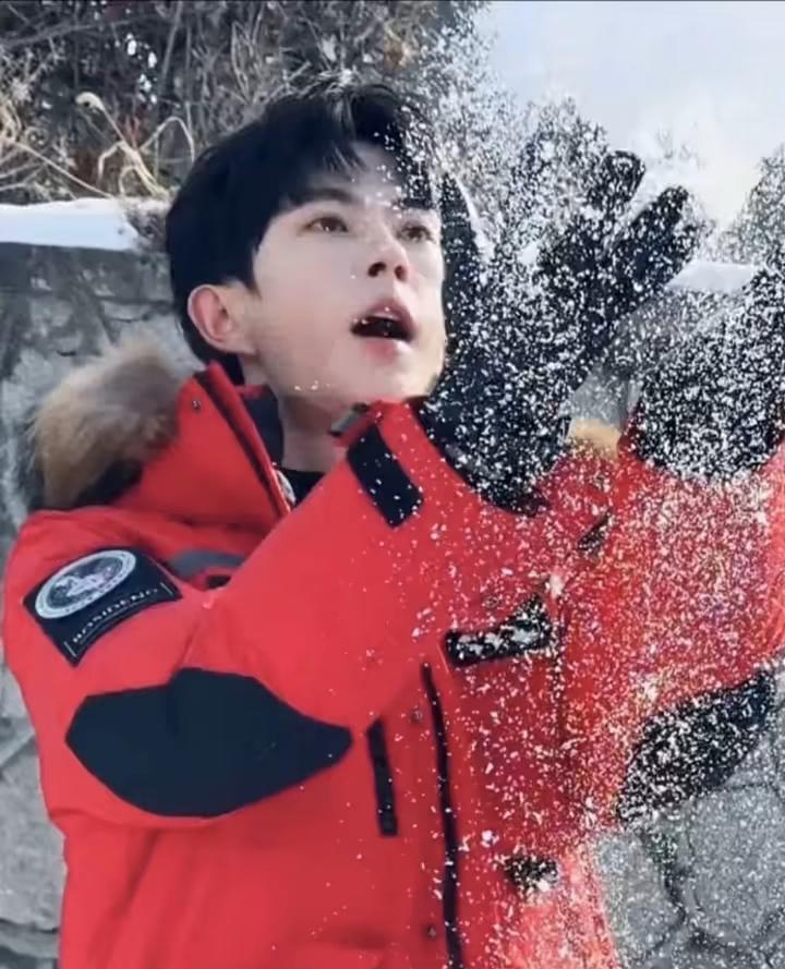 我慢慢的听 雪落下的声音……