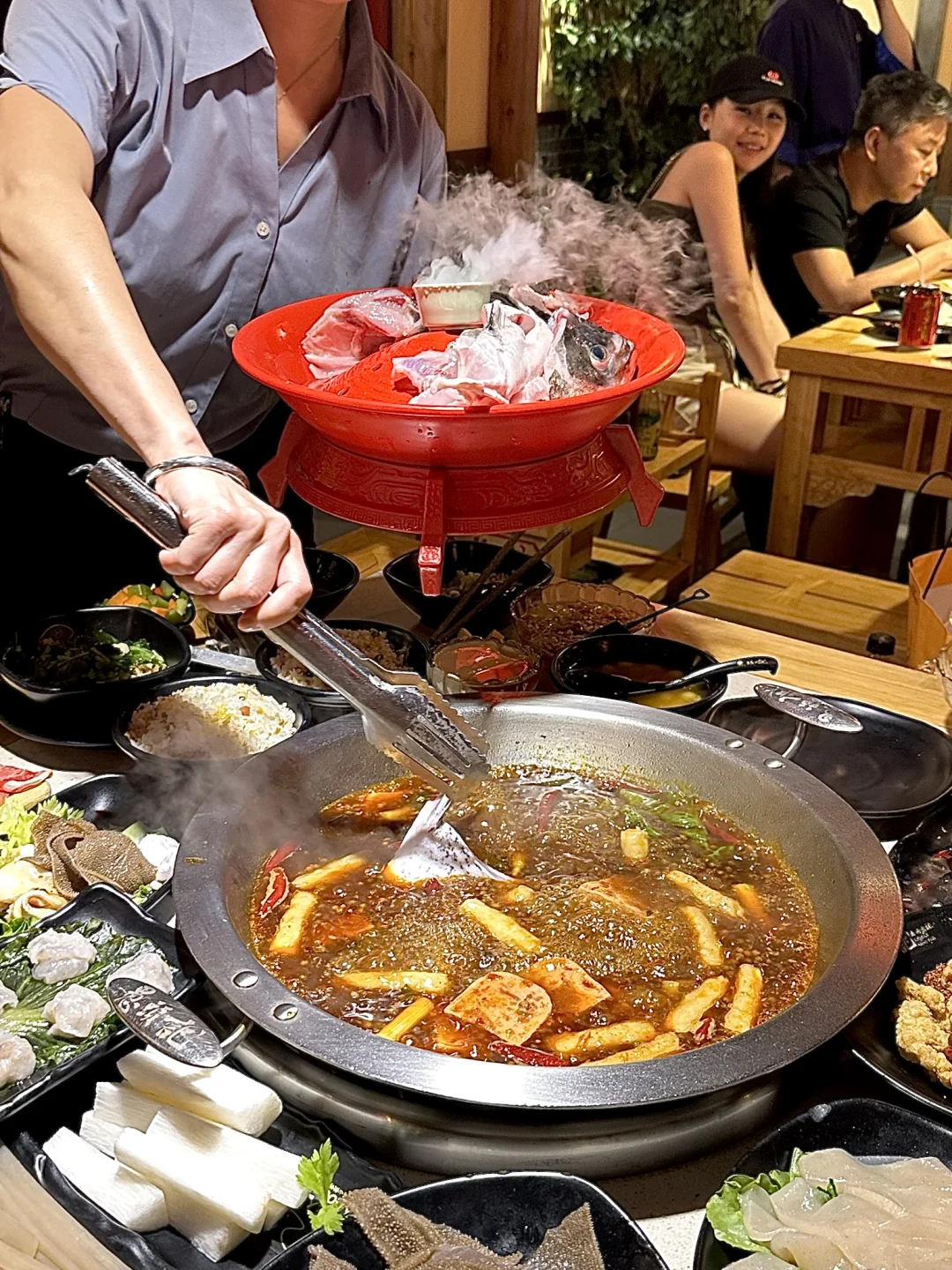 成都！本地人排队也要吃的鱼火锅！！