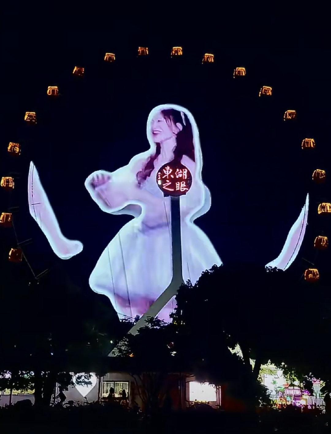 看李小冉跳什么都像心愿便利贴舞台上全开麦演唱的李小冉唱功特别稳，嗓音清甜温柔不跑