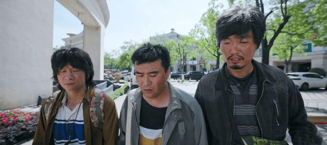 《迷墙》里，这三个农民工才是平民英雄，纯朴，实在，有担当，懂感恩。

他们辛苦劳