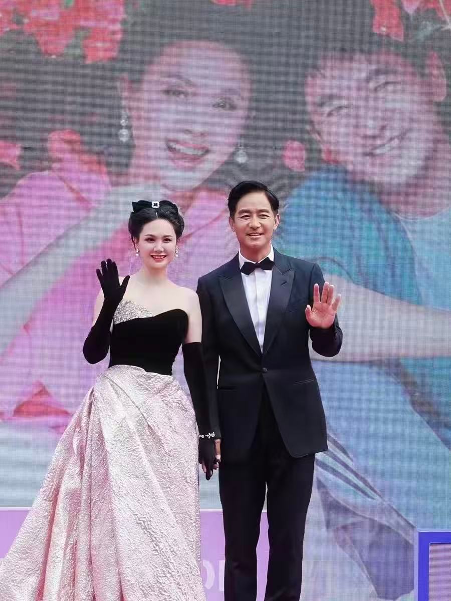 郭晓东程莉莎正数第一喜欢郭晓东梅兰之人程莉莎沉迷郭晓东披哥初舞台 反复回看初舞台
